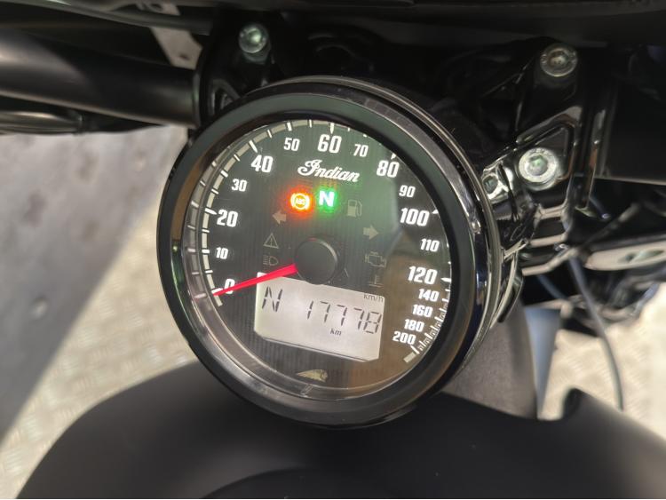 INDIAN SCOUT BOBBER 1200 JEKILL 8000€ ACCESS
