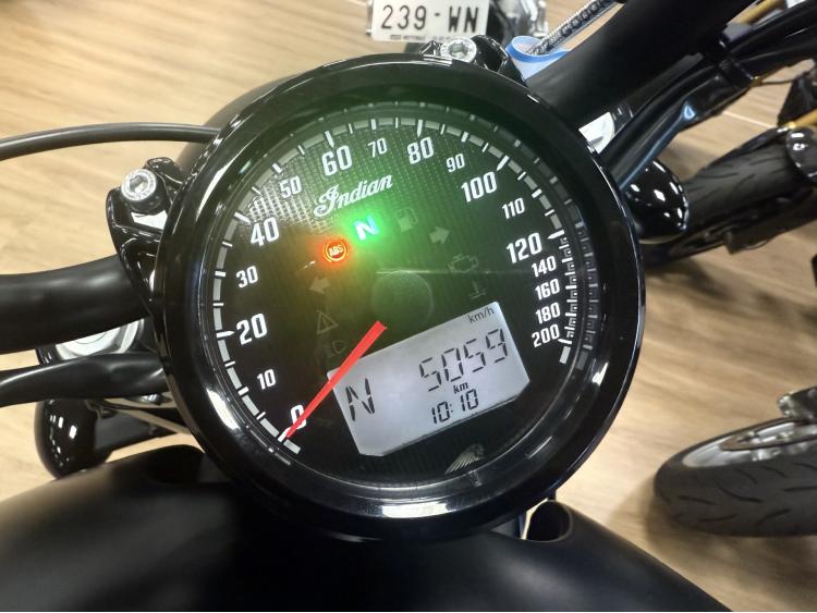 INDIAN SCOUT BOBBER 1200 V-PERF 5000kms!