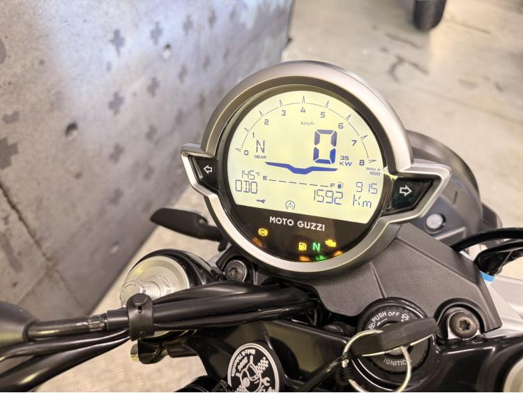 MOTO GUZZI V7 850 SPORT VERDE 1500kms