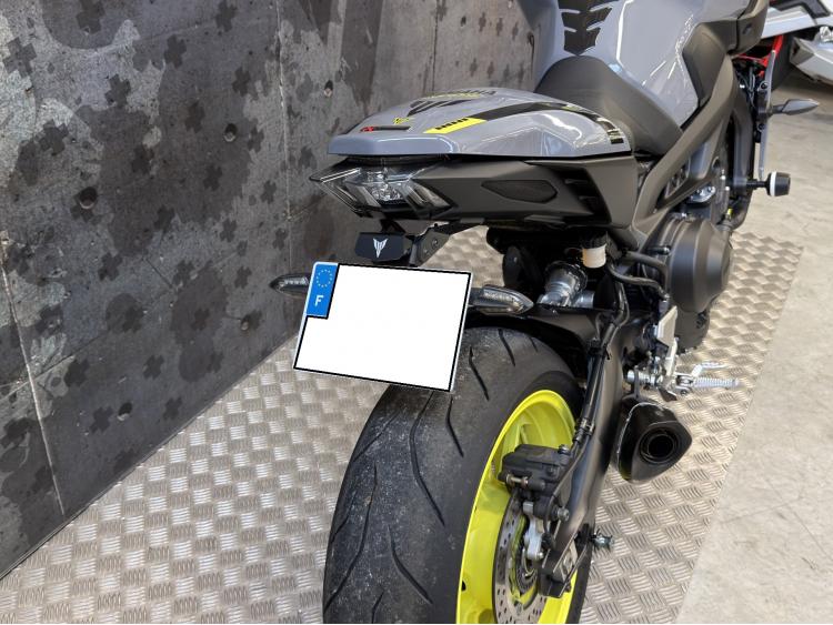 YAMAHA MT-09 NIGHT FLUO AKRAPOVIC 14000kms