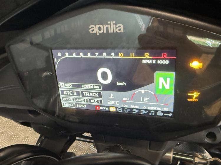 APRILIA TUONO 1100  V4 RR AKRAPOVIC 12000kms