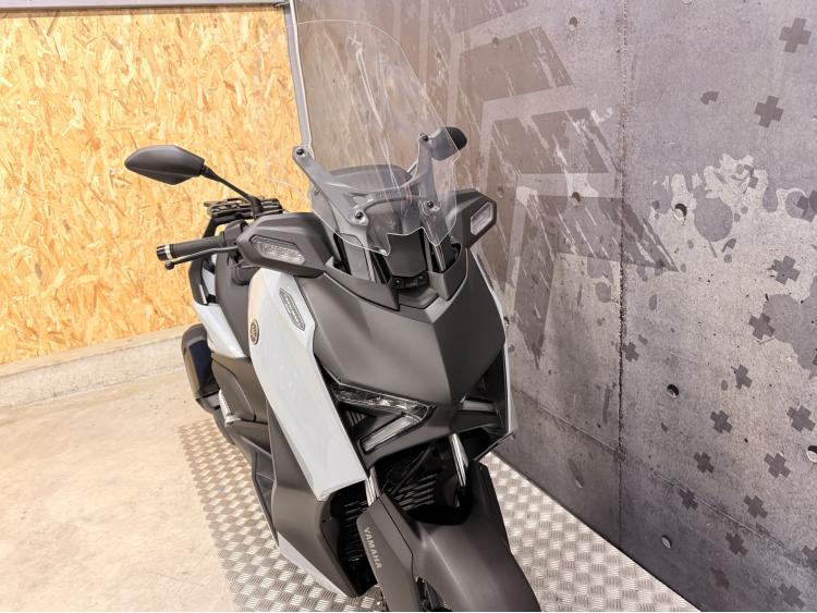 YAMAHA X-MAX 300 TECH MAX + 800kms