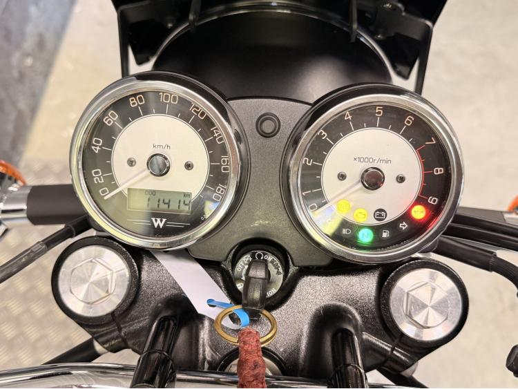 KAWASAKI W800 11000kms 35kw