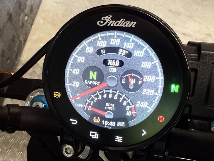 INDIAN FTR 1200 R CARBON PREMIUM 700kms!