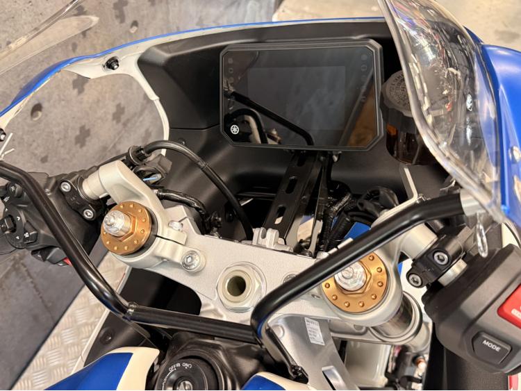 YAMAHA XSR 900 GP REPLICA YZF 1km