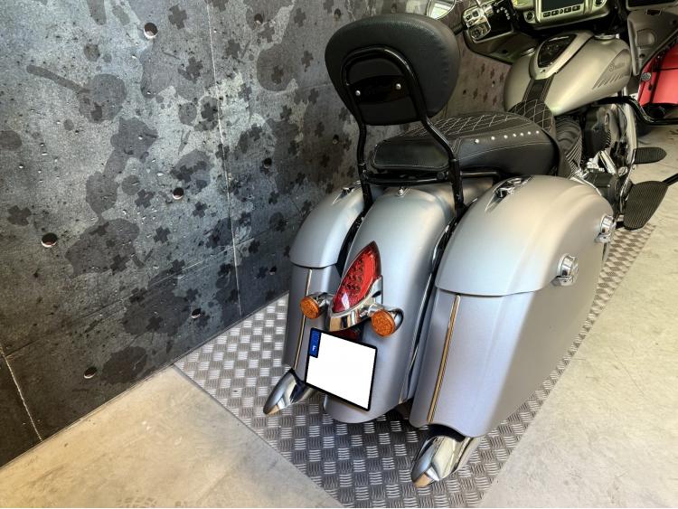 INDIAN CHIEFTAIN 1811 VANCE & HINES