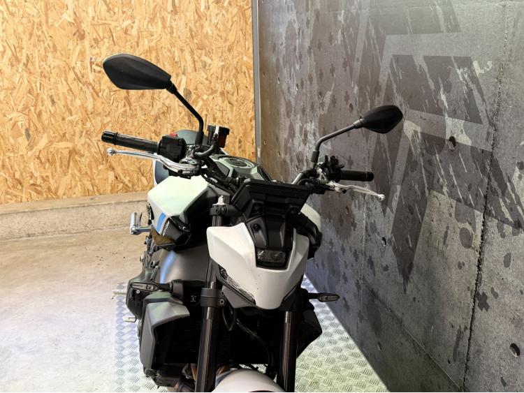 YAMAHA MT-09 CERAMIC ICE 1700kms