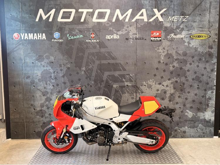 YAMAHA XSR 900 GP 35KW LEGEND RED 1km