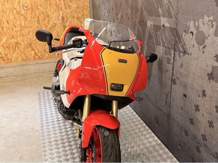 YAMAHA XSR 900 GP 35KW LEGEND RED 1km