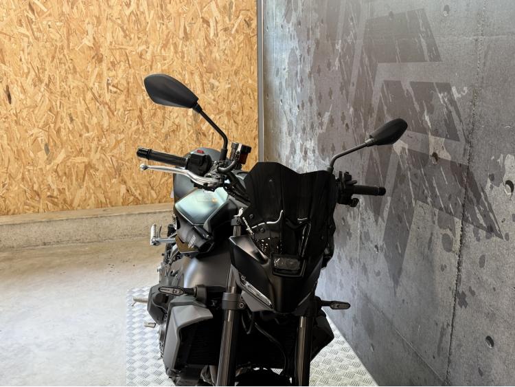 YAMAHA MT-09  Y-AMT TECH BLACK 1000kms