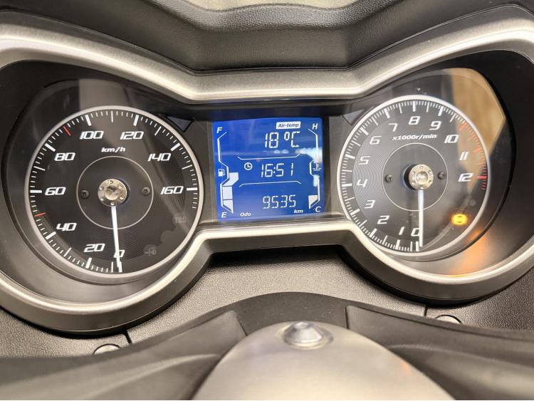 YAMAHA X-MAX 125 9000kms